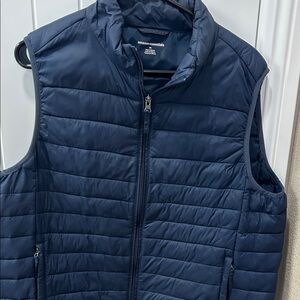 Amazon Essentials Men's Dark Blue Quilted Vest